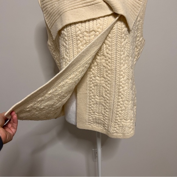 Woolrich Women’s Size Medium Wool Blend Vest Ivory Cable Knit Fisherman Outdoor - Picture 2 of 12